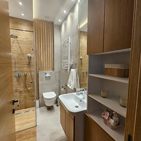 The One Fruske فردنيك